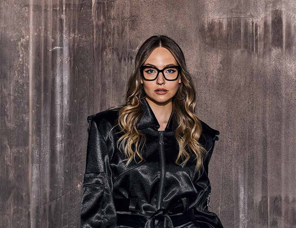 FR!TZ EYEWEAR Brillen Dame trägt FR!TZ EYEWEAR Brille